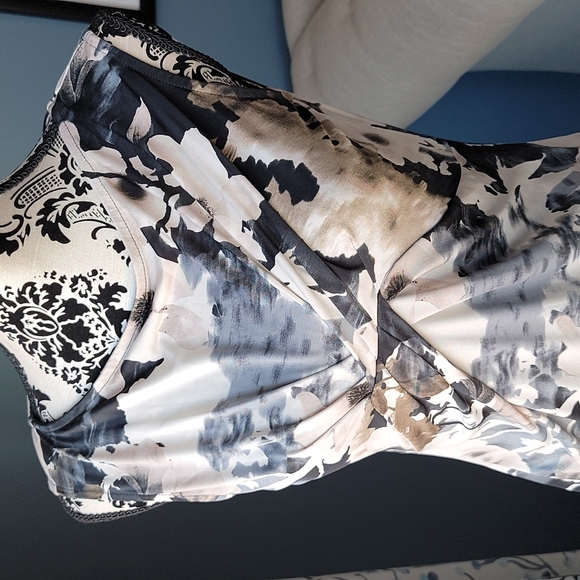 Melanie Lyne multi-color sleeveless top - Picture 2 of 6